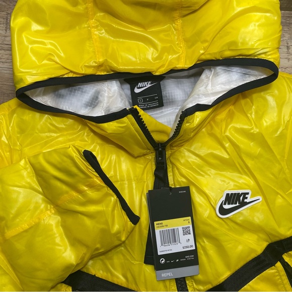Nike Sportswear Repel Wind Winter Puffer Jacket Men's Small Yellow‎ New - Picture 1 of 8